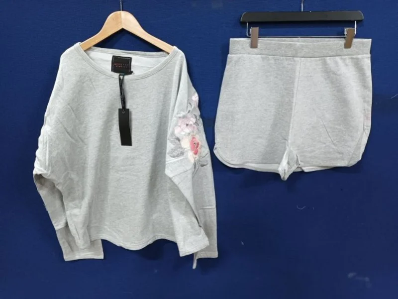 JPS Chartered Surveyors - Clothing Auction | Mens, Womens & Boys | Hoodies, Joggers, Shirts, Sweatshirts, T-shirts, Polo Shirts, Shorts - Auction Image 5